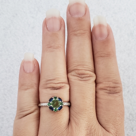 18k Mandala Ring - Picture 6 of 8